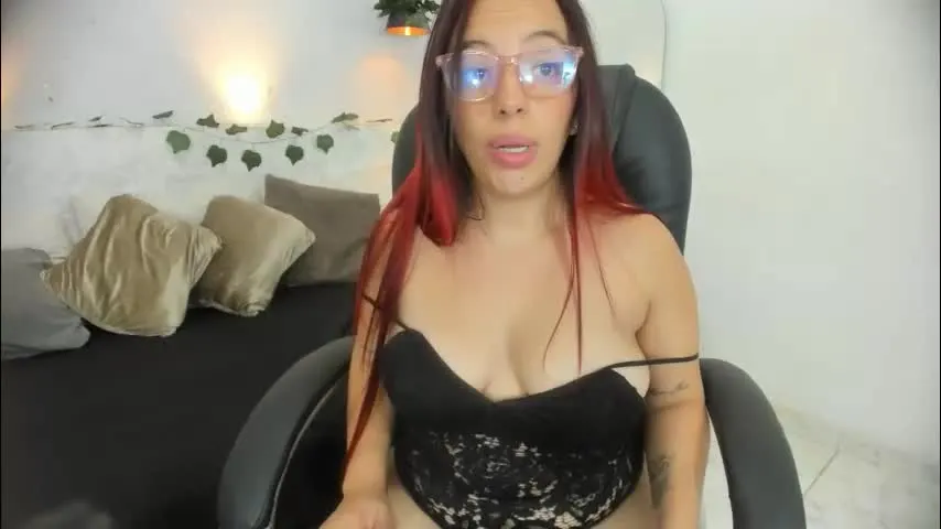 zoe_ross1 — GOAL: naked and fingers in pussy [33 tokens remaining] Welcome to my room! #new #latina #bigass #squirt #bigboobs