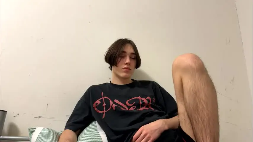 ian_bucks — GOAL: take off t-shirt [111 tokens remaining] Welcome to my room! #feet #bigdick #18 #lovense #new