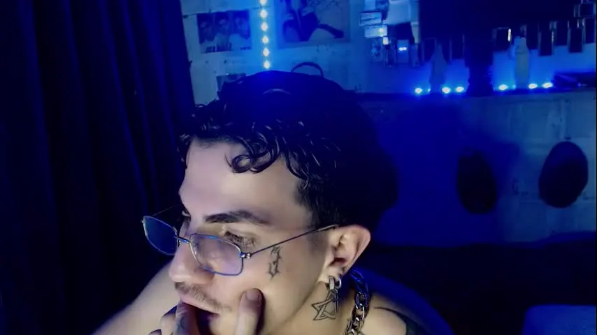 paul_mendezx — show nude [200 tokens left] #bigdick #latino #new #dominant #tattoo