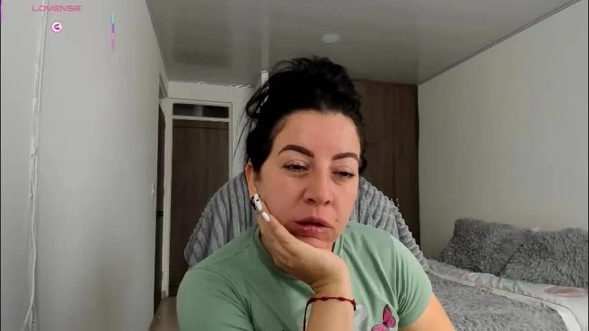 _miss_coco_ — BIG SQUIRT !!! [1110 tokens left] #milf #bush #natural #bigboobs #hairypussy