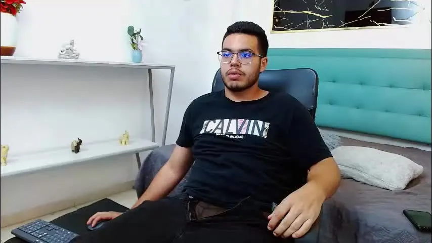 trevor_ash — CUM😈 #straight #latino #shy #cum #c2c [290 tokens remaining]