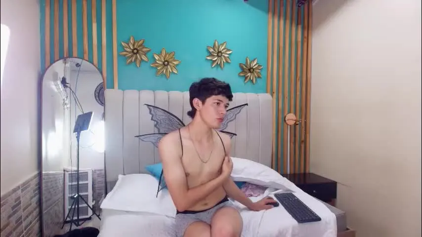 christian_foxx — Play Masturbation [195 tokens left] Happy holidays💙💦 #twink #18 #bigcock #cum #skinny