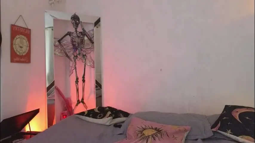 elissecinnamon_ — sexy and chill, fuck me in all the ways #goth #latina #18 #natural #skinny [217 tokens remaining]