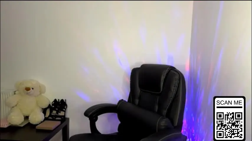 ruthless_111 — Hi ...lets have some fun Goal: Wiggle tease 🍑 [80 tokens remaining] #18 #mistress #bigboobs #smoke #cum