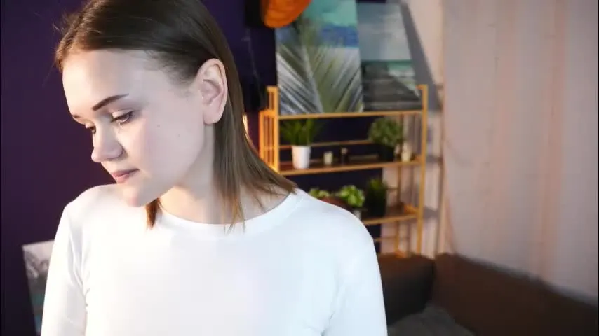 tannasickel — Goal: Air kiss! Hi my name is Amelia, today is my first day! #18 #new #shy #skinny #young [25 tokens remaining]