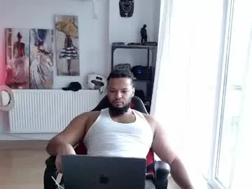 0_kingsley live stage