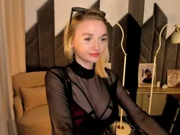 _mila_lux_ live stage