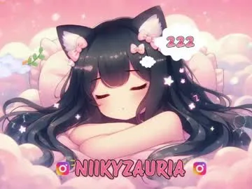 _niiky live stage