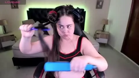 Live thumbnail for _oliviajoness