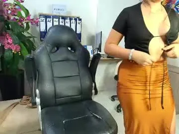 adri_miller live stage