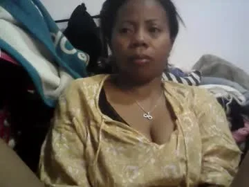 aicha_boobs live stage