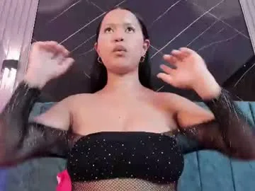 alana_castillo live stage