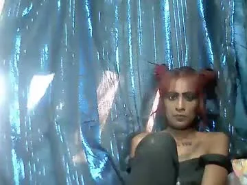 alana_del_ray live stage