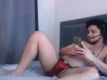 alextoto_ live stage