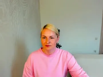 alicee__grace live stage