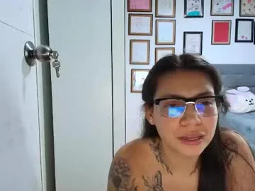 alicia_rainbow live stage
