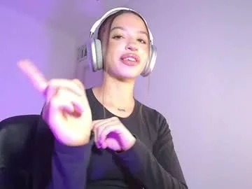 alina_lee01 live stage