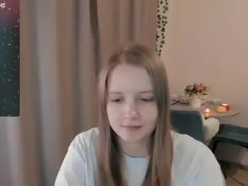 alisha_ley live stage