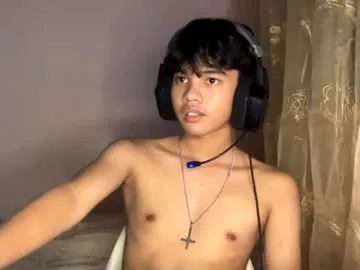 alt_femboy live stage