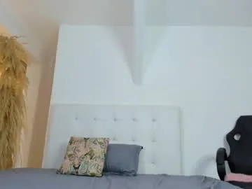 angel_nicolas live stage