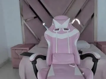 angell_petite01 live stage