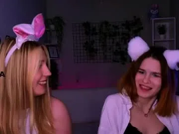 angie_foxy live stage