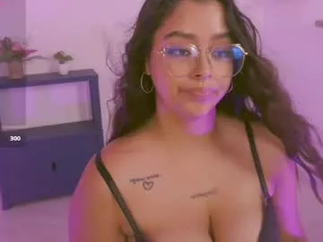 ariana_pierce live stage