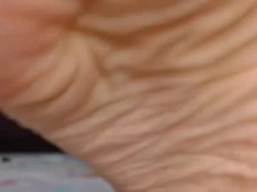 ash_nicefeet live stage