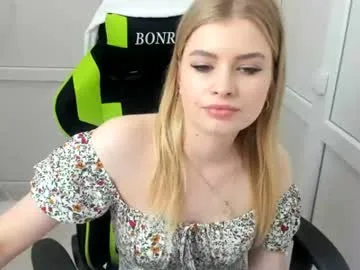 avelinerose live stage