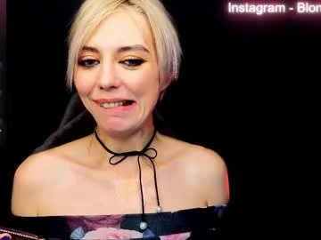 blond_ice_ann live stage