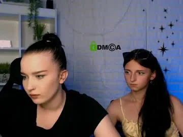 caroline_honeyy live stage