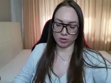 carolineglow_ live stage