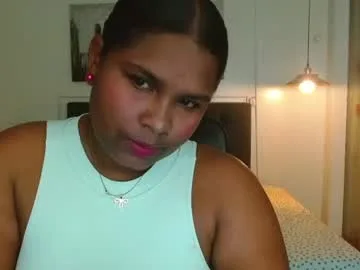 chloe_jewe live stage