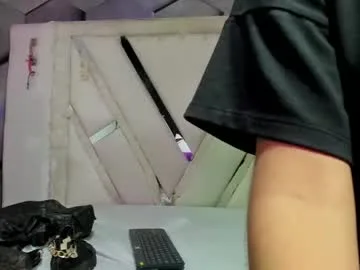 chloeandterra live stage