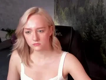 chloedeccker live stage