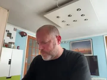 chris_buter live stage