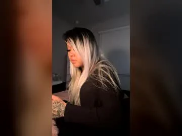 coconutcreamxxx live stage