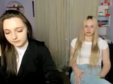 cristin_kisses live stage