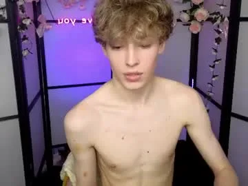 curly_twinkboy live stage