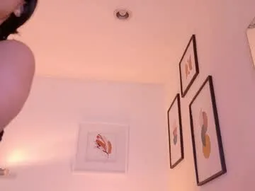 cutepetitee live stage