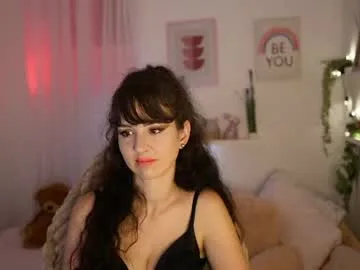 daisy_lowe_ live stage