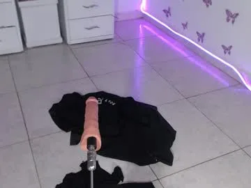 dakkotta_curvy live stage