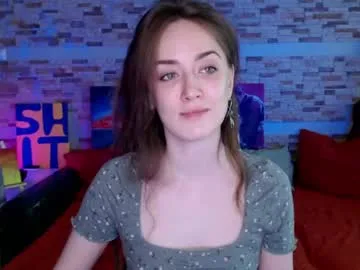 dalia_peachy live stage