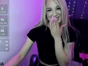 dances_queen live stage