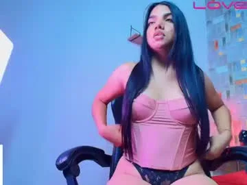 daphne_gloww live stage