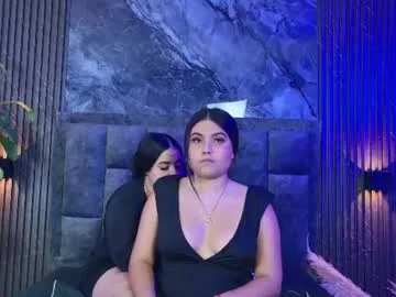 elara_and_amber live stage