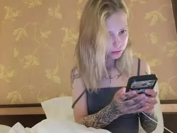 eliza_sadcat live stage