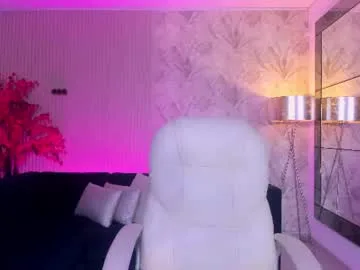 emiilyy_parker_ live stage