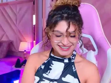 emilyjonesss_ live stage