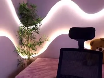 emma_lirys live stage